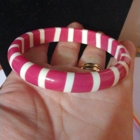 Vintage bangle bracelet candy stripe lucite (sku 7023) - Picture 4 of 6
